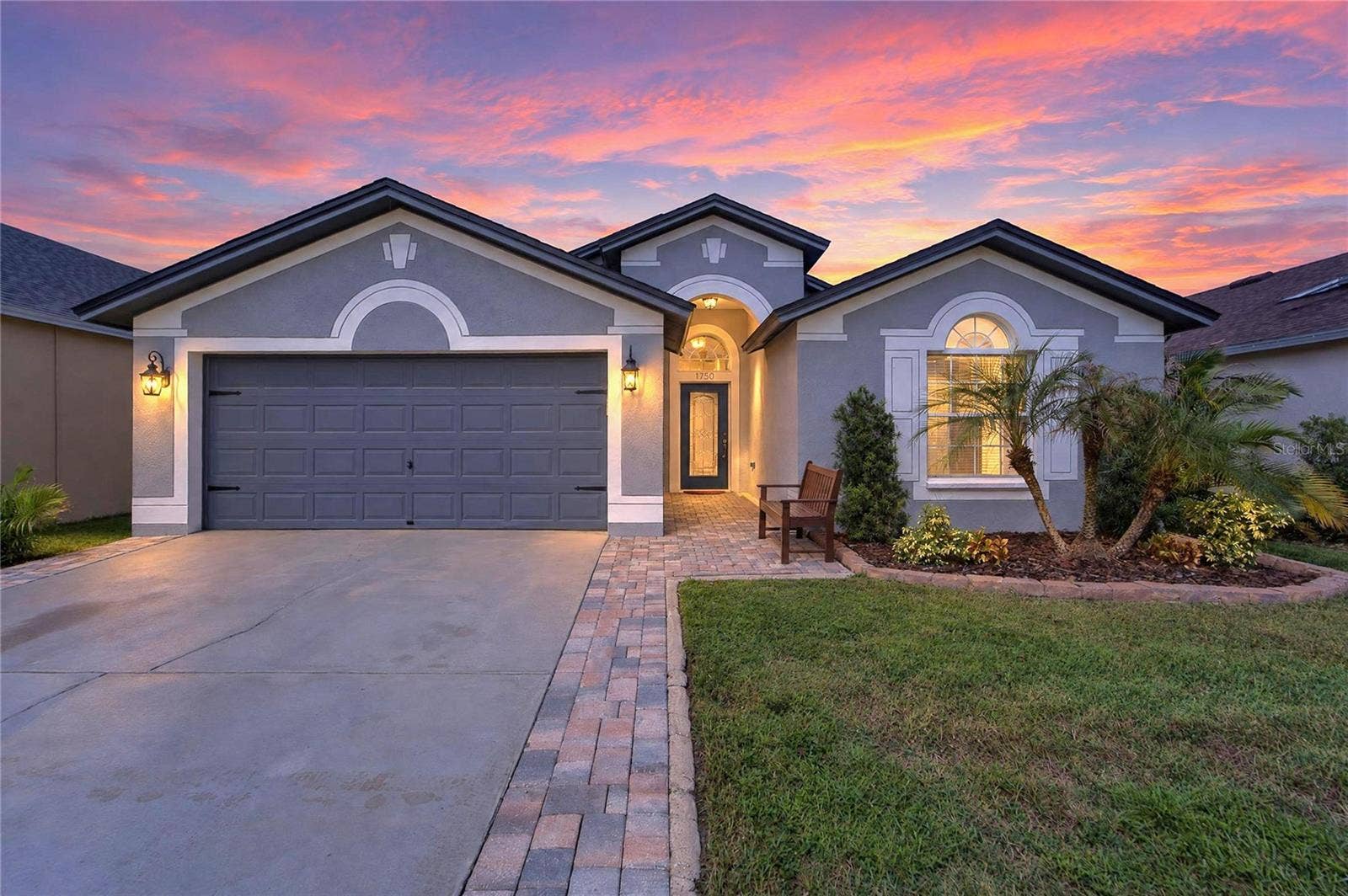 1750 LEYBOURNE LPWESLEY CHAPEL, FLMEADOW POINTE