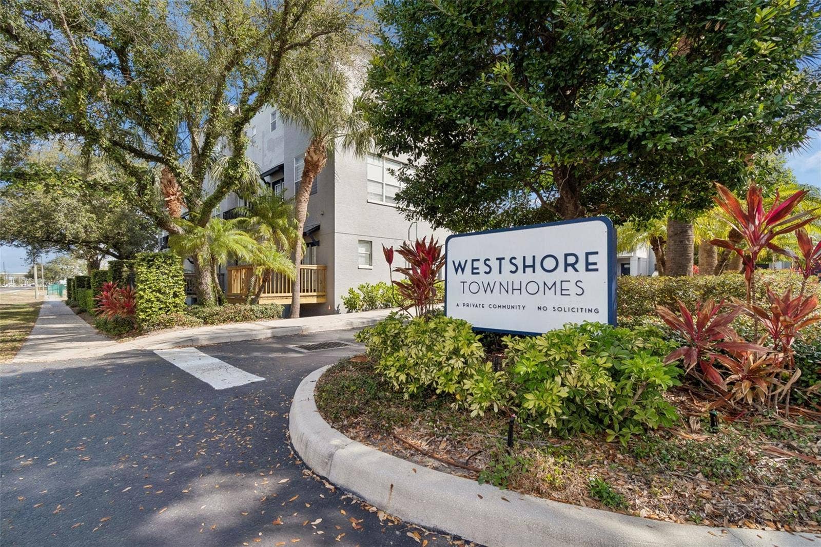 5303 POINT PLEASANT LANE, Tampa, FL 33611 Community Entrance