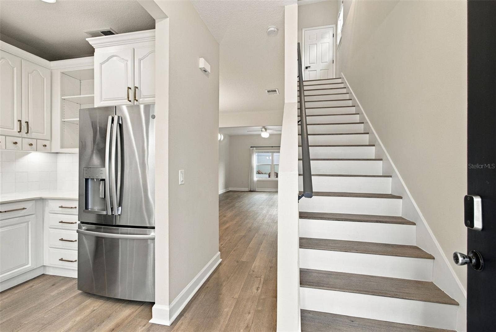 5303 POINT PLEASANT LANE, Tampa, FL 33611 Entry