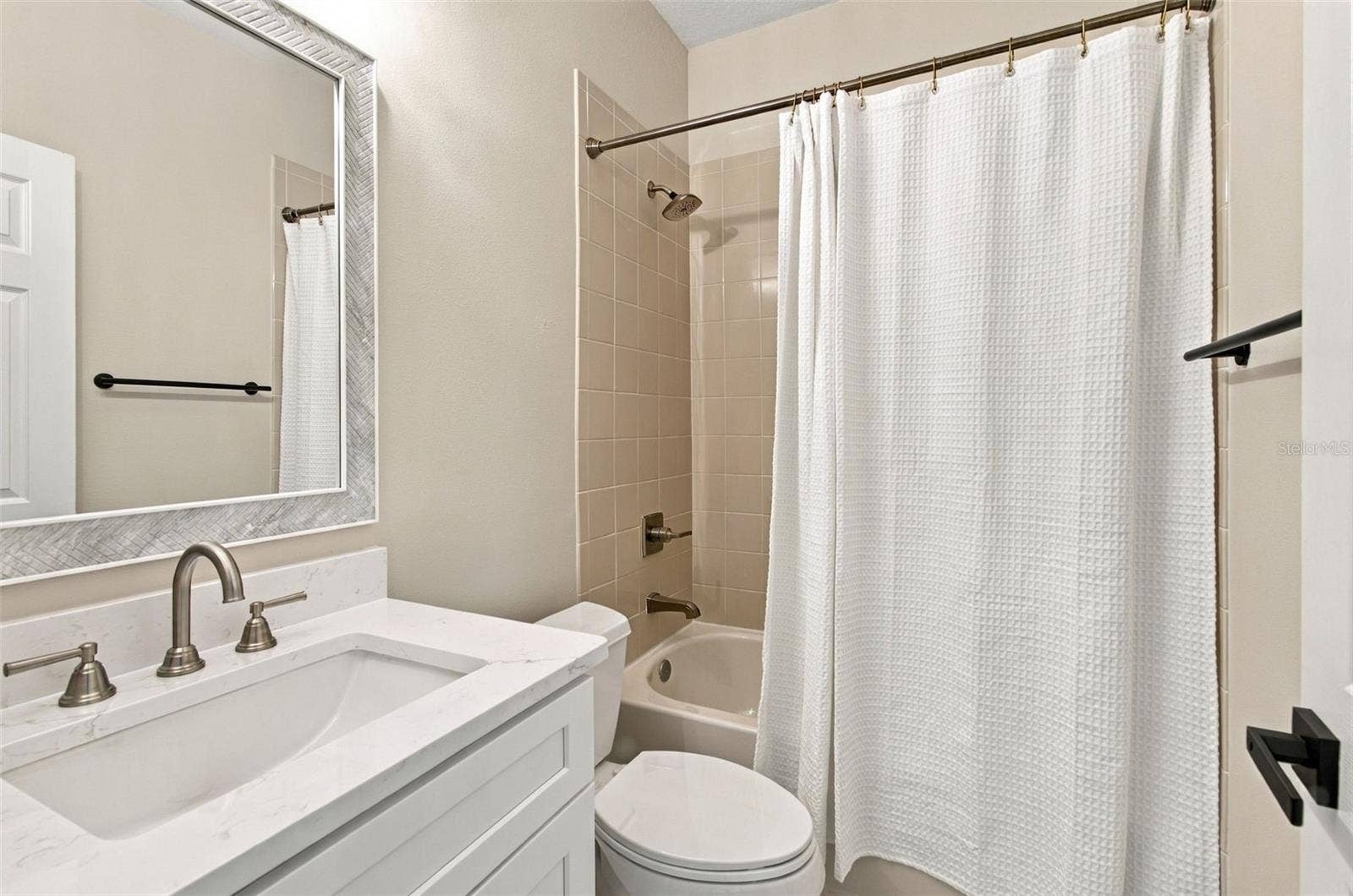 5303 POINT PLEASANT LANE, Tampa, FL 33611 Secondary Bathroom