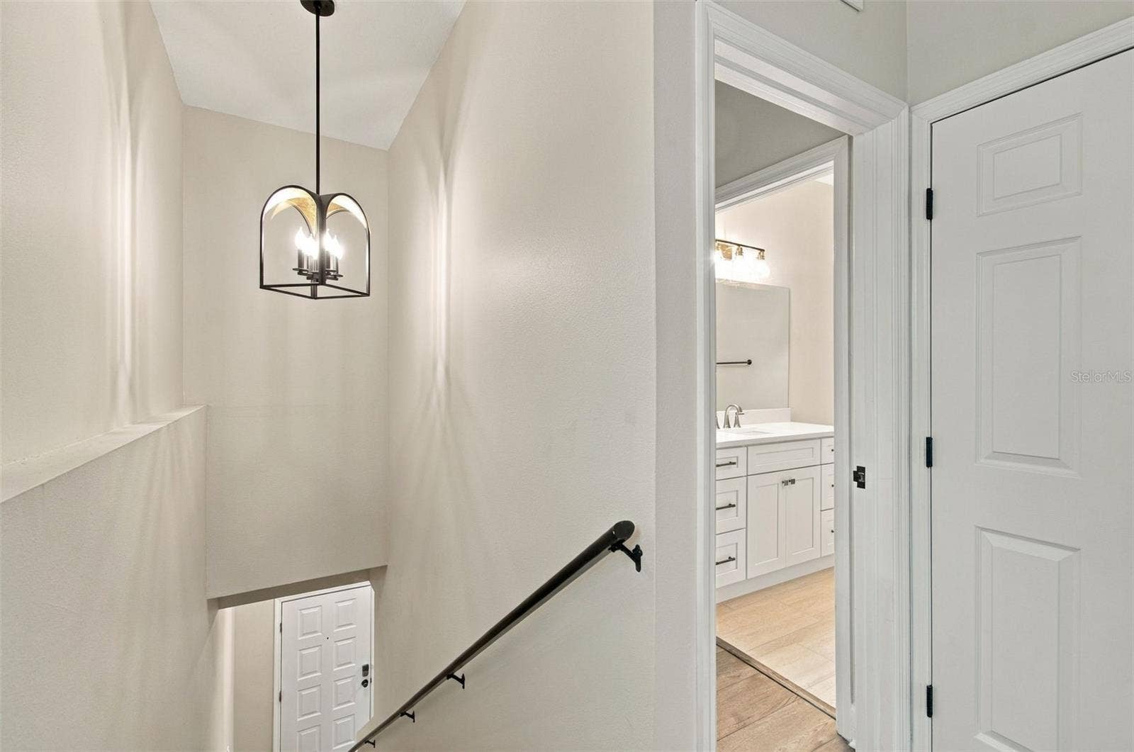 5303 POINT PLEASANT LANE, Tampa, FL 33611 Stair Landing