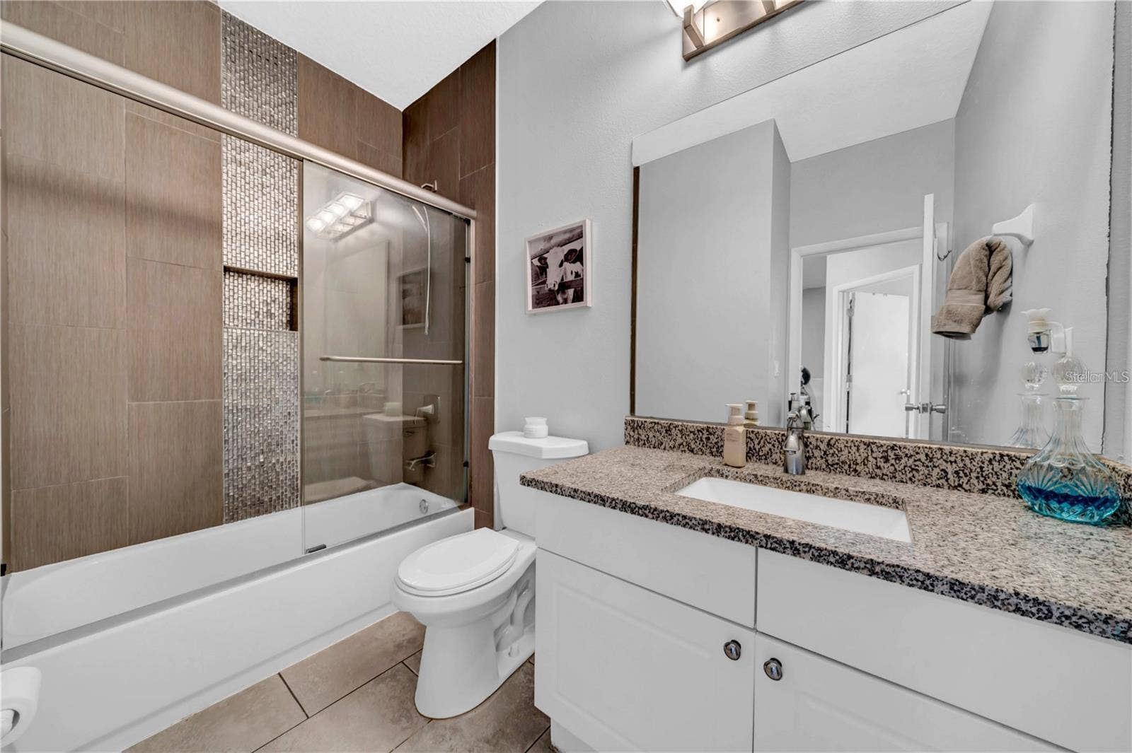 614 105TH LANE N, St Petersburg, FL 33716 Secondary Full Bath Upstairs
