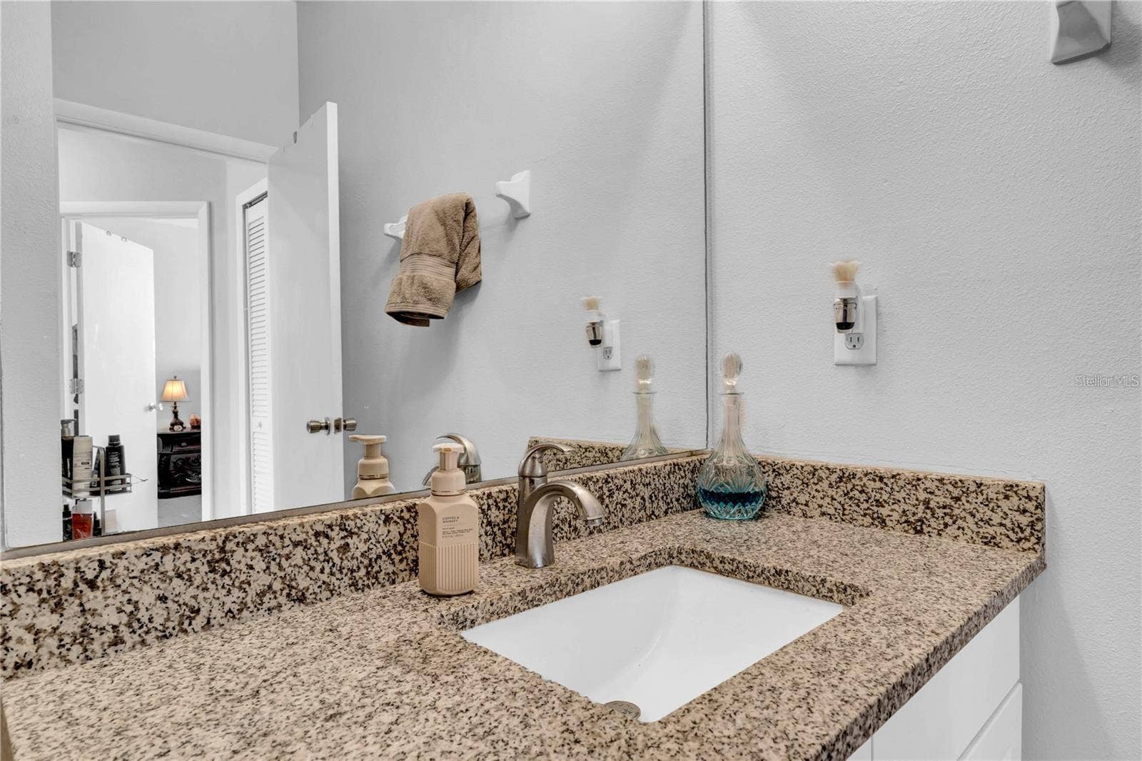 614 105TH LANE N, St Petersburg, FL 33716 Spacious Countertop