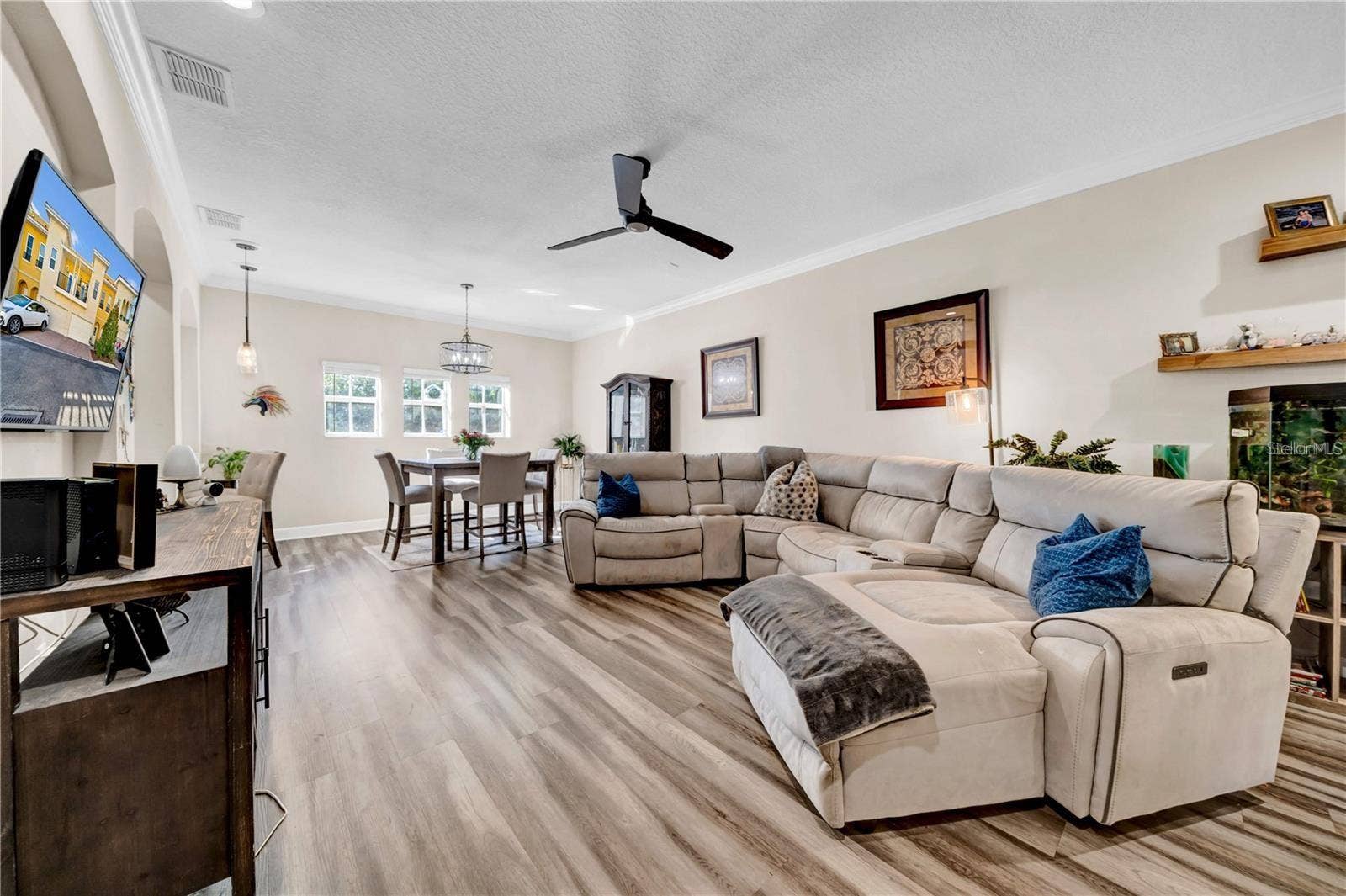 614 105TH LANE N, St Petersburg, FL 33716 Living/Dining Room Combo with HIGH ceilings