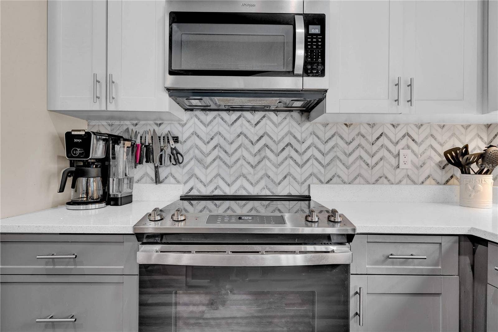 614 105TH LANE N, St Petersburg, FL 33716 Effortless for Meal Prep