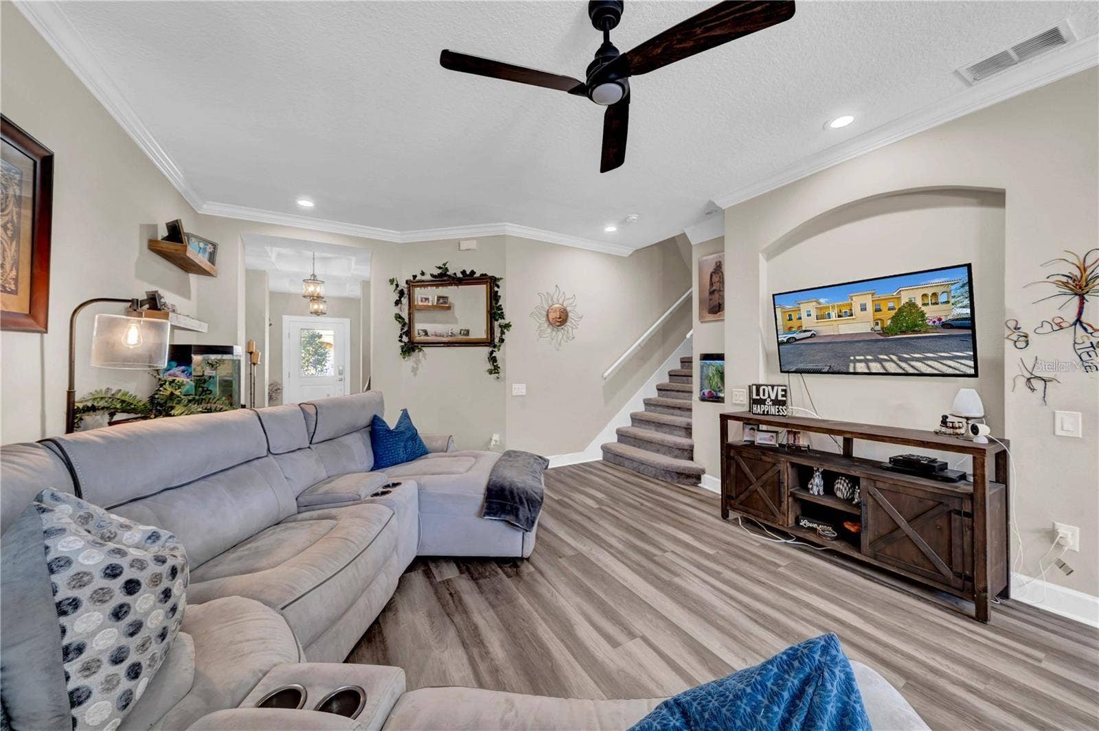 614 105TH LANE N, St Petersburg, FL 33716 Versatile Space