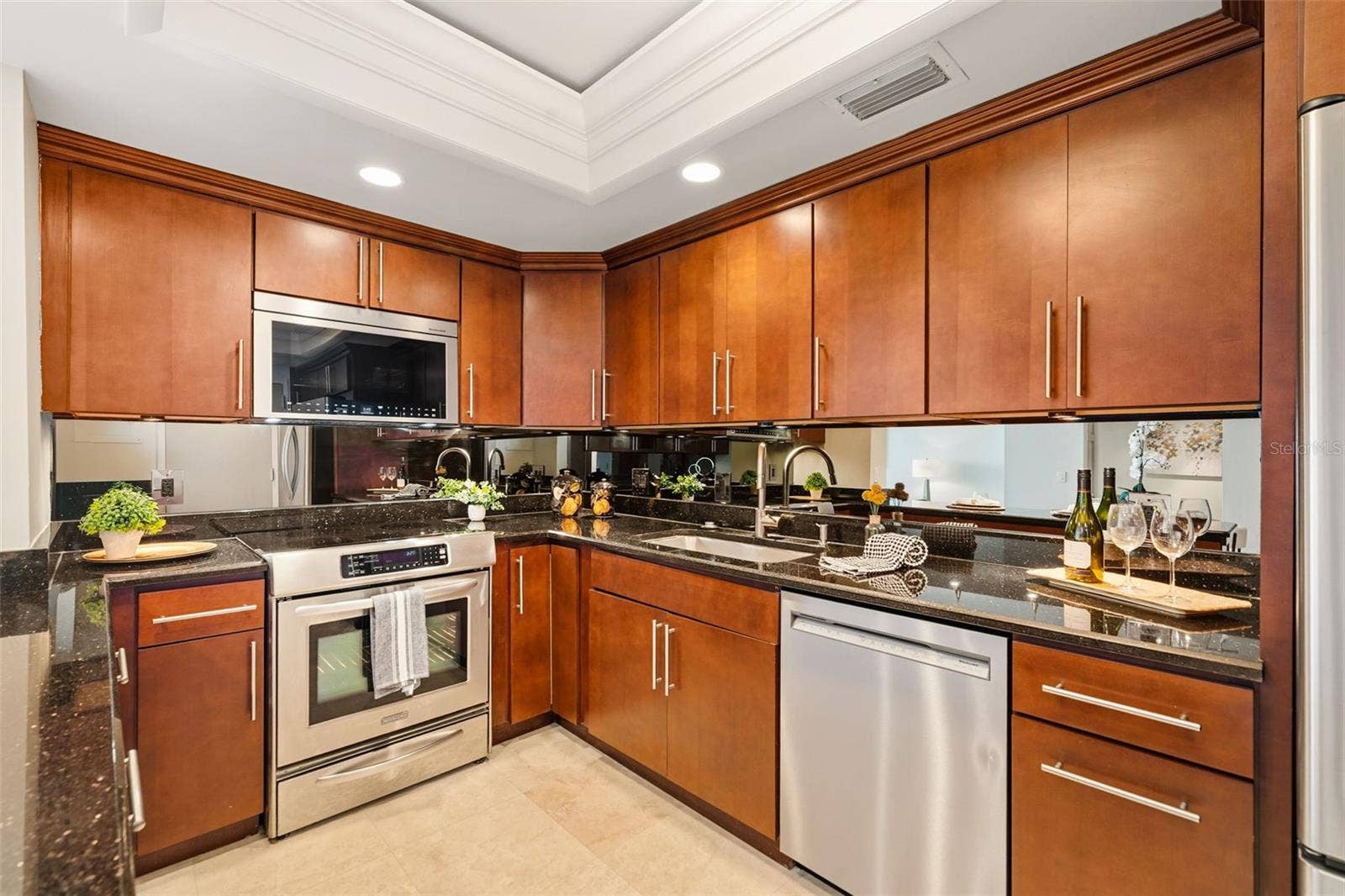 7100 SUNSHINE SKYWAY LANE S, #901, St Petersburg, FL 33711