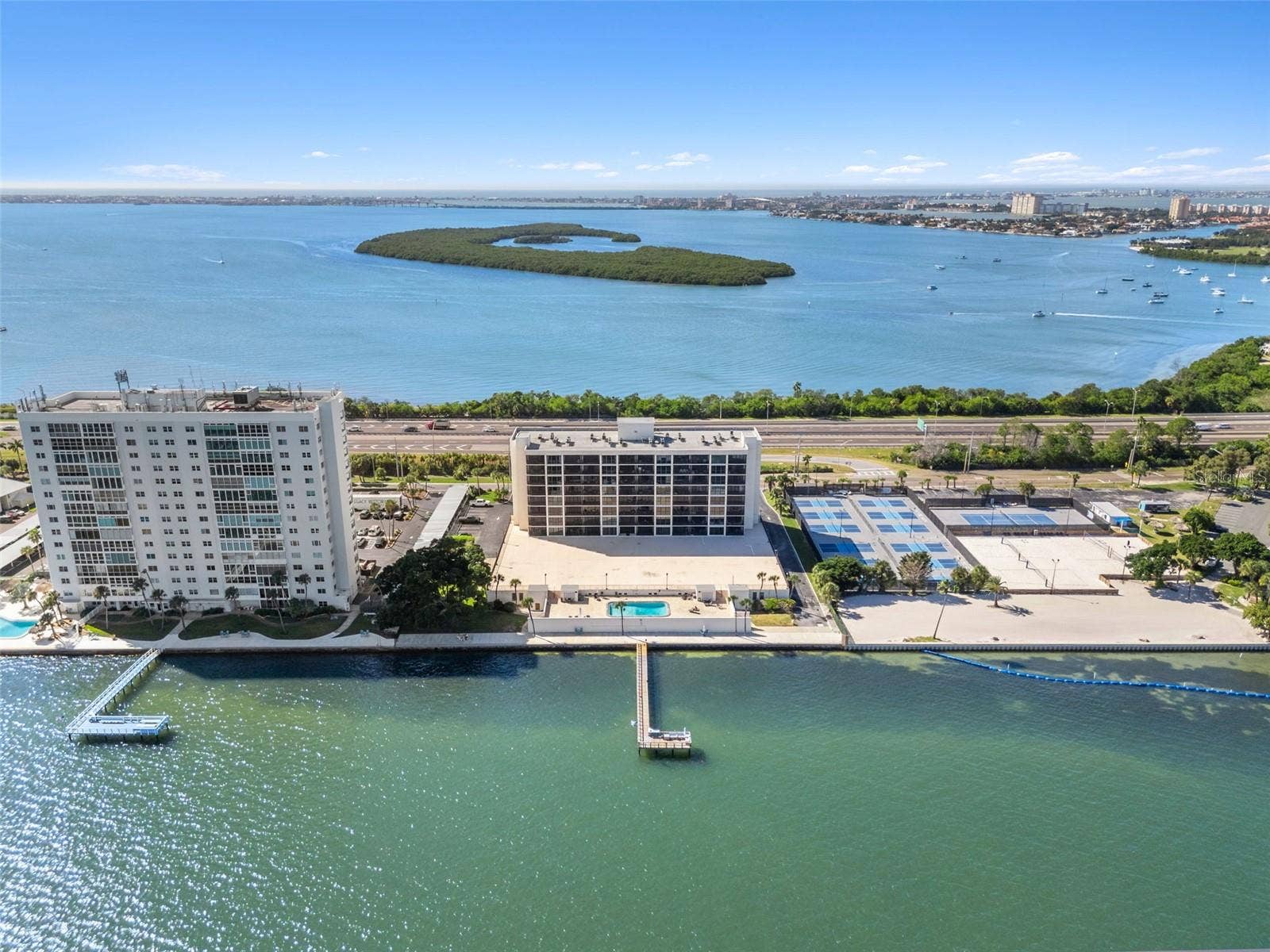 7100 SUNSHINE SKYWAY LANE S, #901, St Petersburg, FL 33711