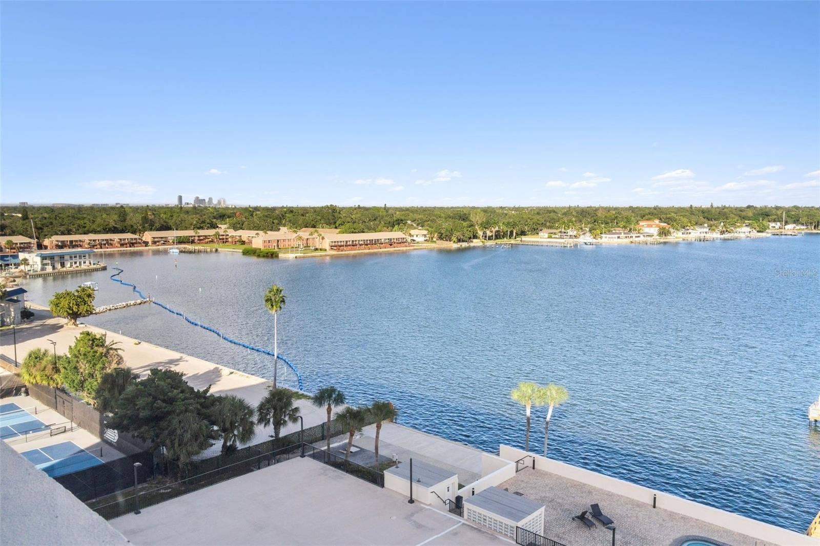 7100 SUNSHINE SKYWAY LANE S, #901, St Petersburg, FL 33711