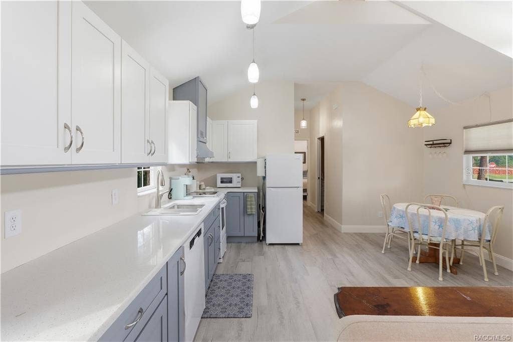 6230 W GLEN ROBBIN COURT, Crystal River, FL 34429 Kitchen Overview Attractive kitchen offering generous countertop space, plenty of cabinetry, electric range, dishwasher & refrigerator.