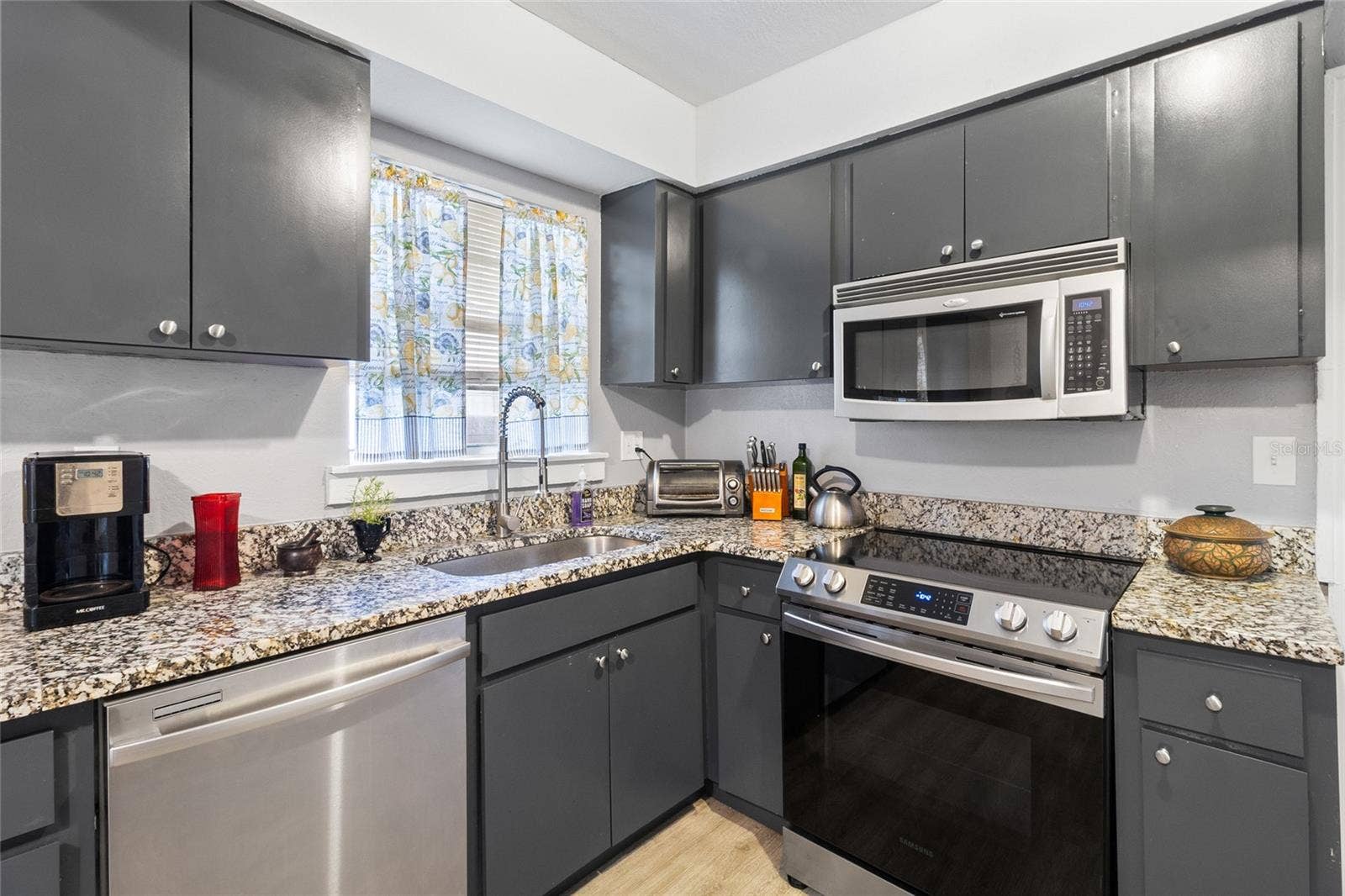 1527 13TH STREET S, St Petersburg, FL 33705 1527 13TH STREET S, St Petersburg, FL 33705