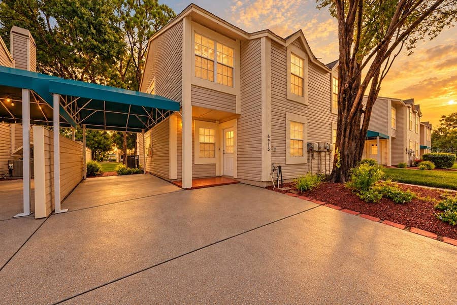 Property photo for 6915 LAKEVIEW COURT, Tampa, FL