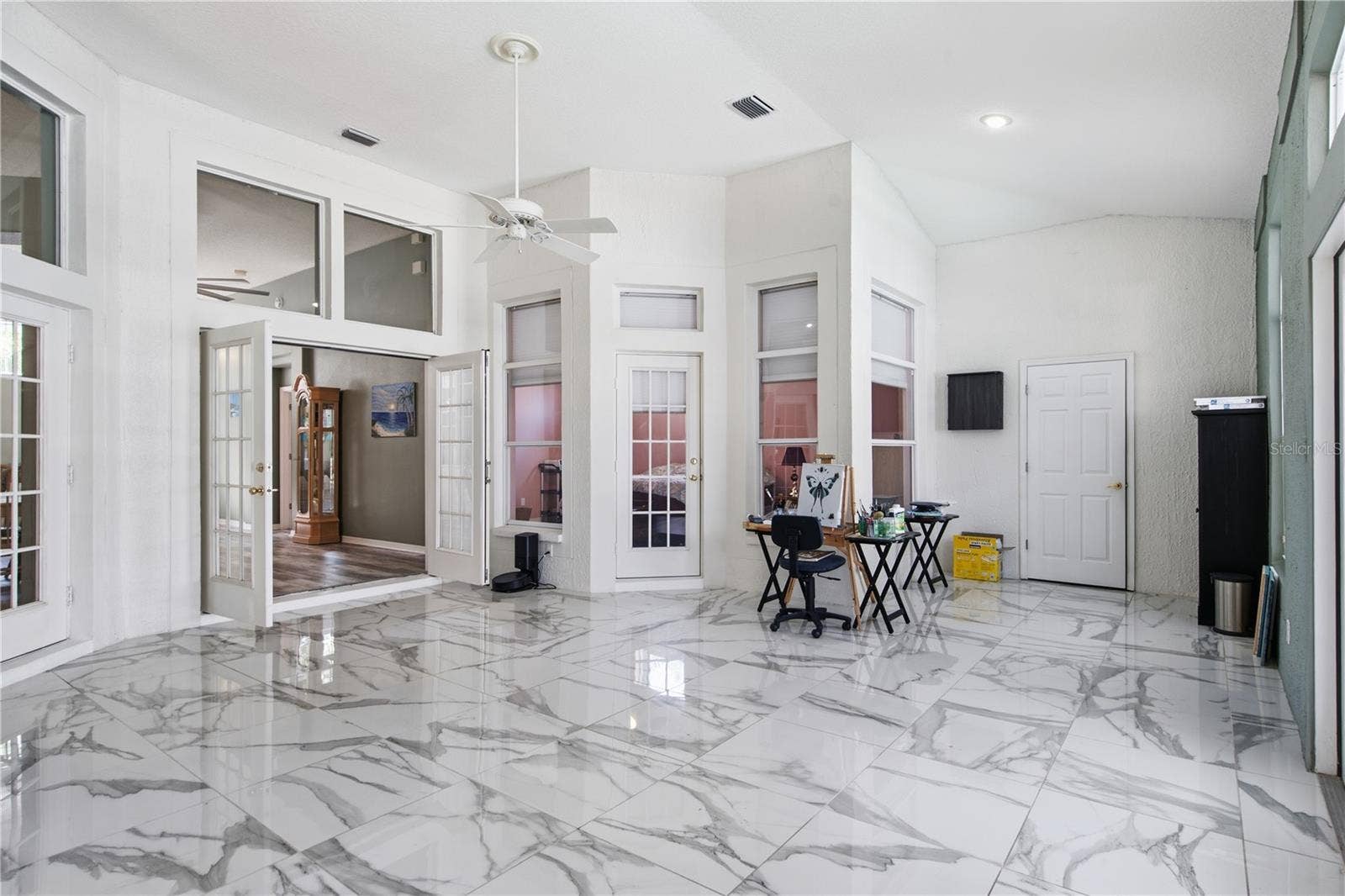 super spacious sun room