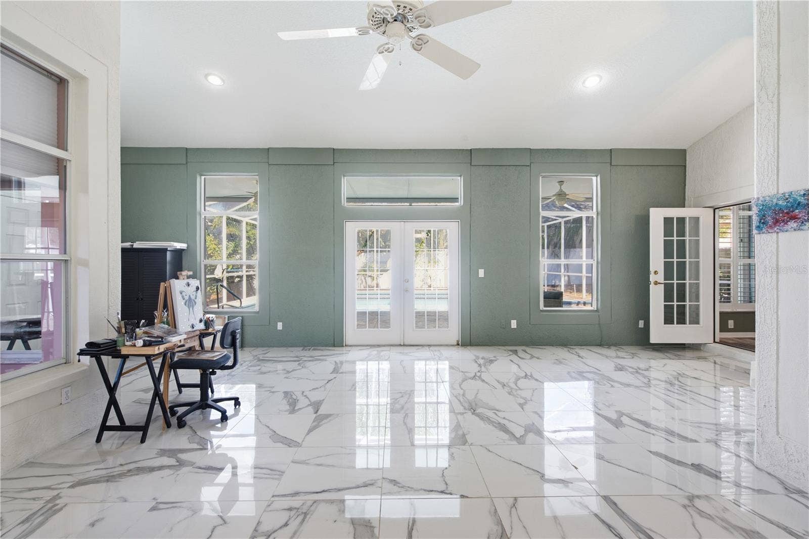 super spacious sun room! wow!