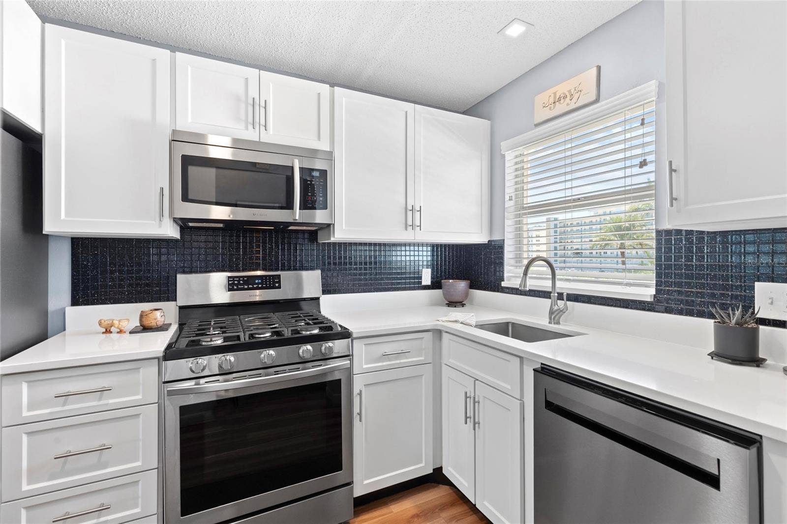 6075 SHORE BOULEVARD S, #411, Gulfport, FL 33707 6075 SHORE BOULEVARD S, #411, Gulfport, FL 33707