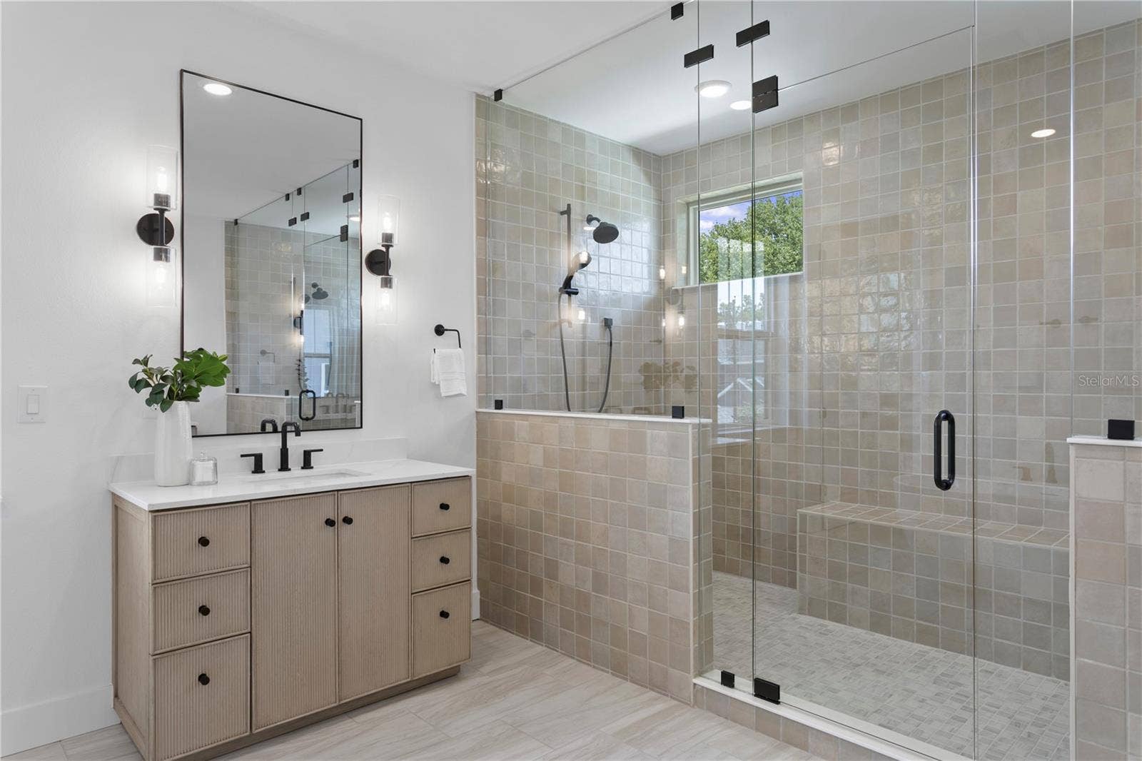 3501 W ROGERS AVENUE, Tampa, FL 33611 Primary Bathroom