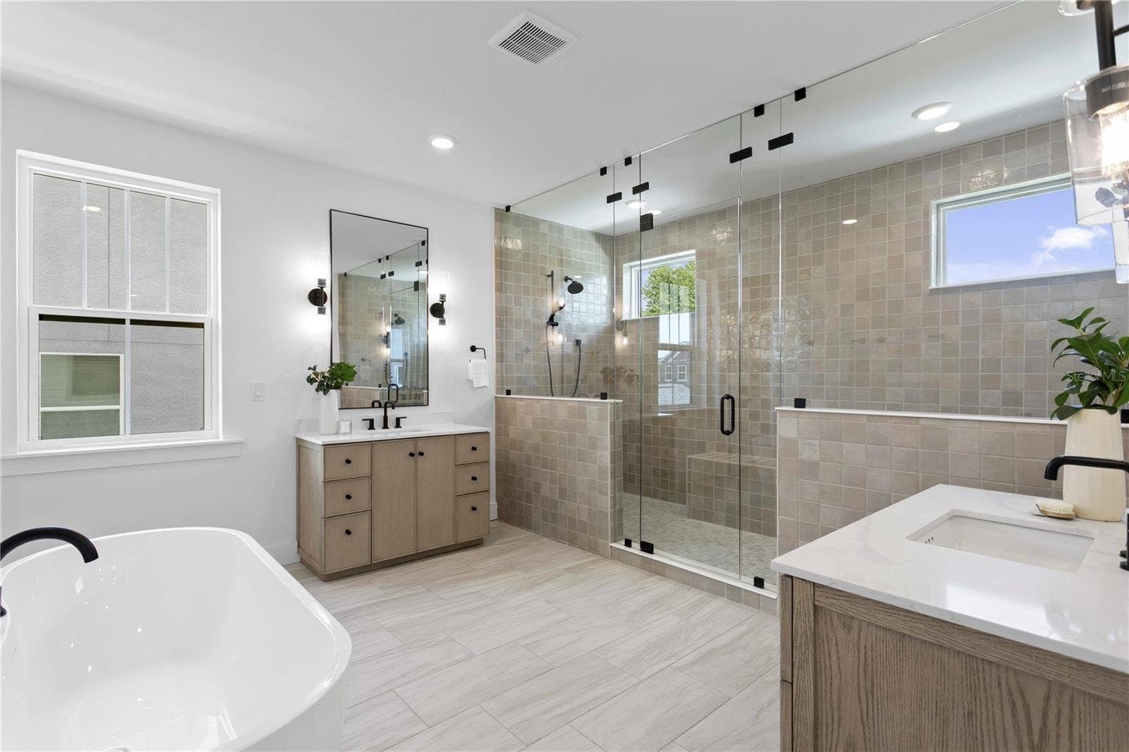 3501 W ROGERS AVENUE, Tampa, FL 33611 Primary Bathroom