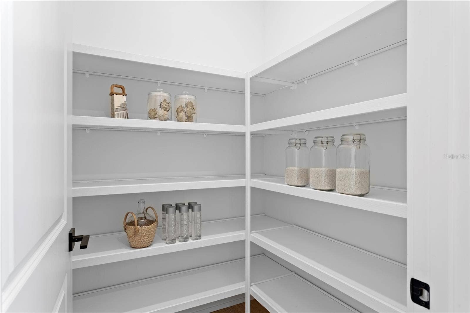 3501 W ROGERS AVENUE, Tampa, FL 33611 Pantry