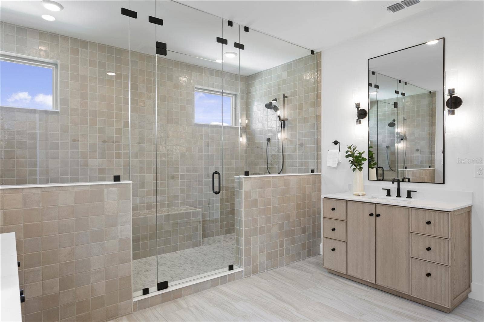 3501 W ROGERS AVENUE, Tampa, FL 33611 Primary Bathroom