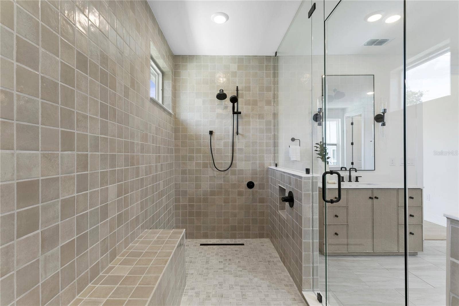 3501 W ROGERS AVENUE, Tampa, FL 33611 Primary Bathroom