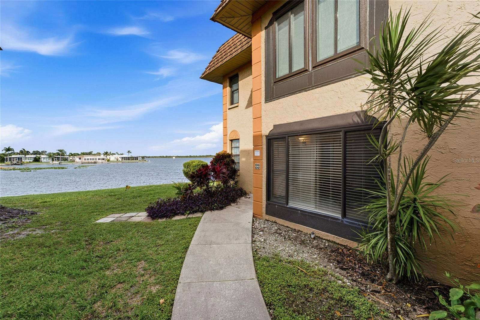 10142 SEMINOLE ISLAND DRIVE, Largo, FL 33773 10142 SEMINOLE ISLAND DRIVE, Largo, FL 33773
