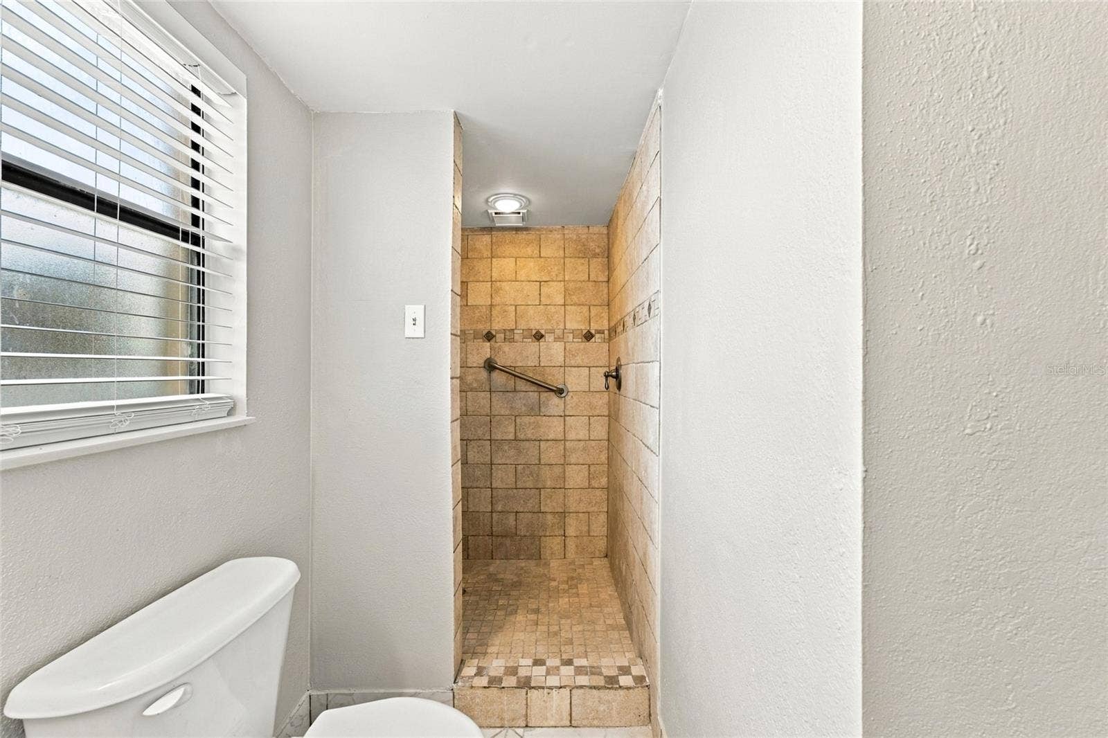 10142 SEMINOLE ISLAND DRIVE, Largo, FL 33773 10142 SEMINOLE ISLAND DRIVE, Largo, FL 33773