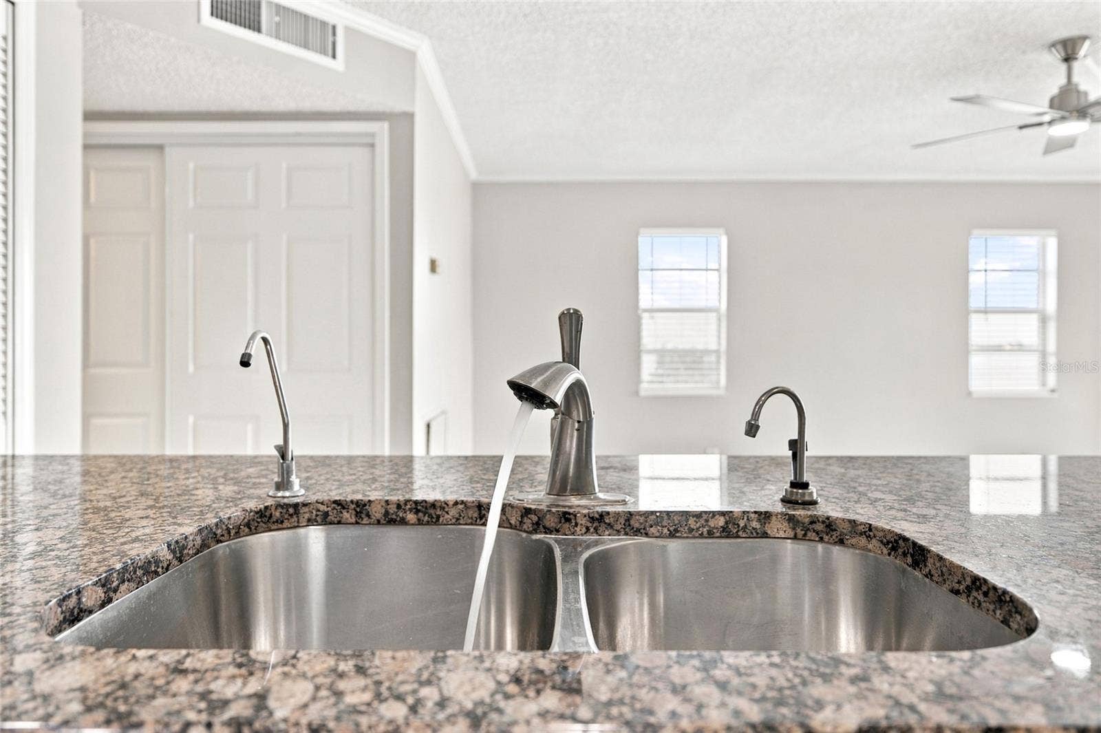 10142 SEMINOLE ISLAND DRIVE, Largo, FL 33773 10142 SEMINOLE ISLAND DRIVE, Largo, FL 33773