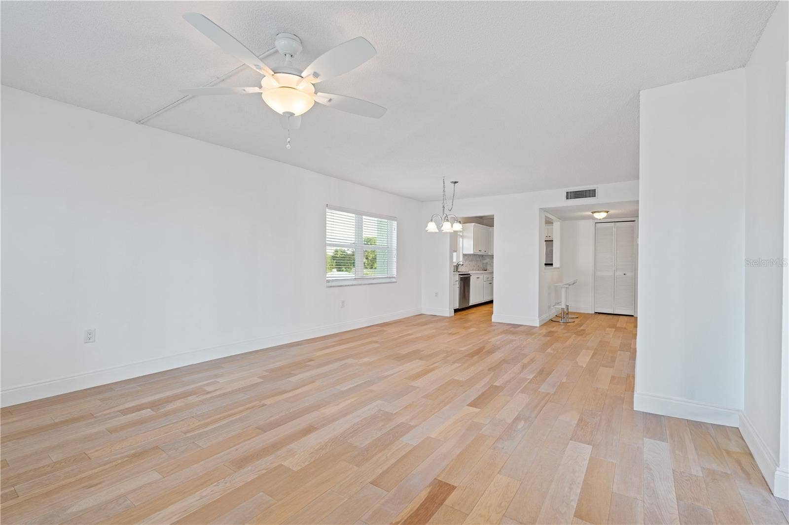 1120 N SHORE DRIVE NE, #405, St Petersburg, FL 33701 Same angle without staging