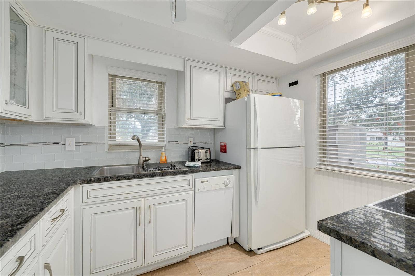 2476 LAURELWOOD DRIVE, #C, Clearwater, FL 33763 Kitchen