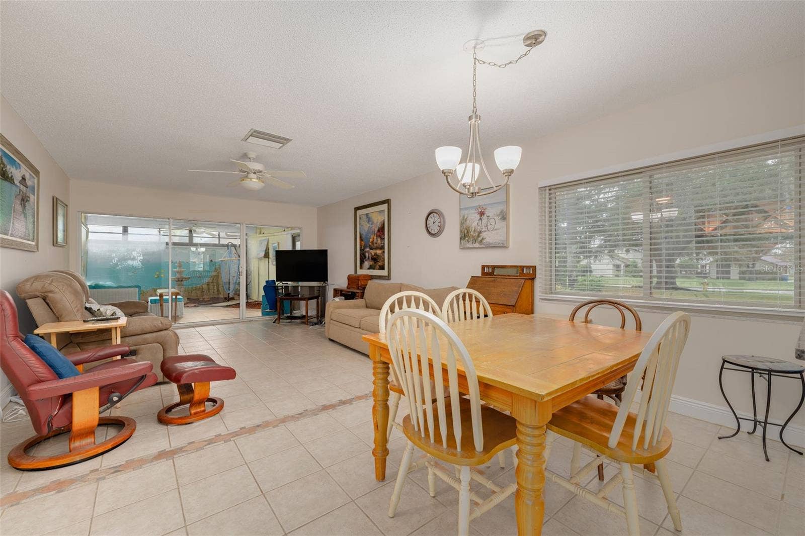 2476 LAURELWOOD DRIVE, #C, Clearwater, FL 33763 Dining/Living Room