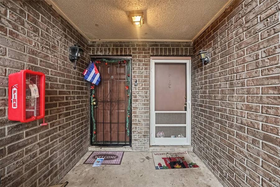 Property photo for 305 E WELLINGTON COURT, #64, Tampa, FL