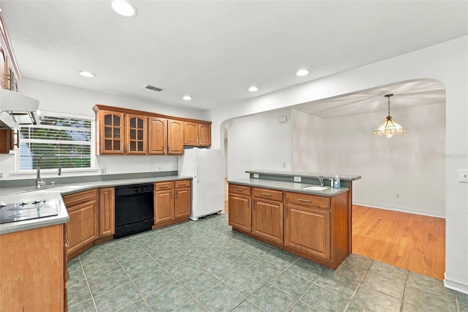 212 S BRADFORD AVENUE, Tampa, FL 33609 212 S BRADFORD AVENUE, Tampa, FL 33609