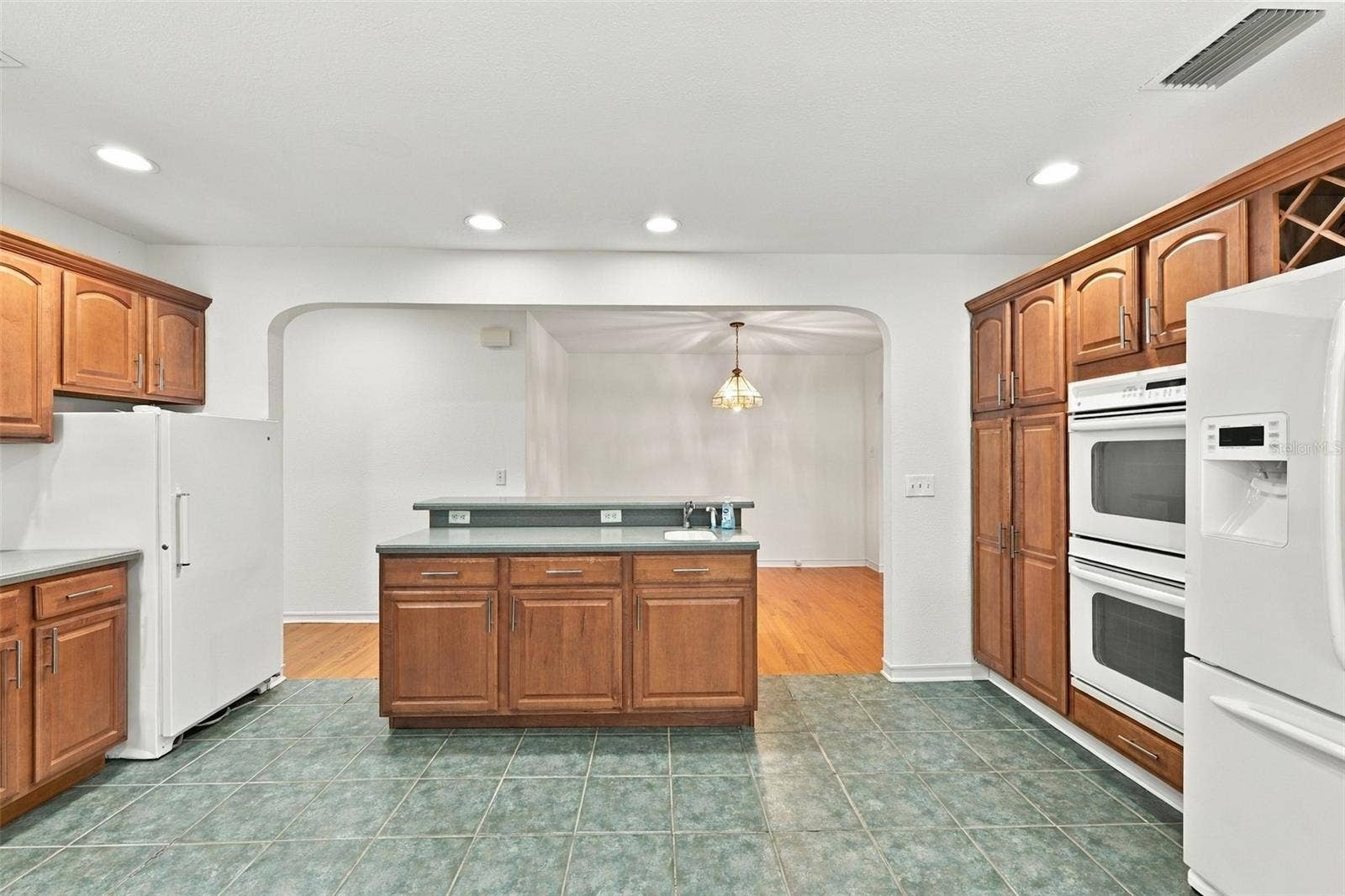 212 S BRADFORD AVENUE, Tampa, FL 33609 212 S BRADFORD AVENUE, Tampa, FL 33609