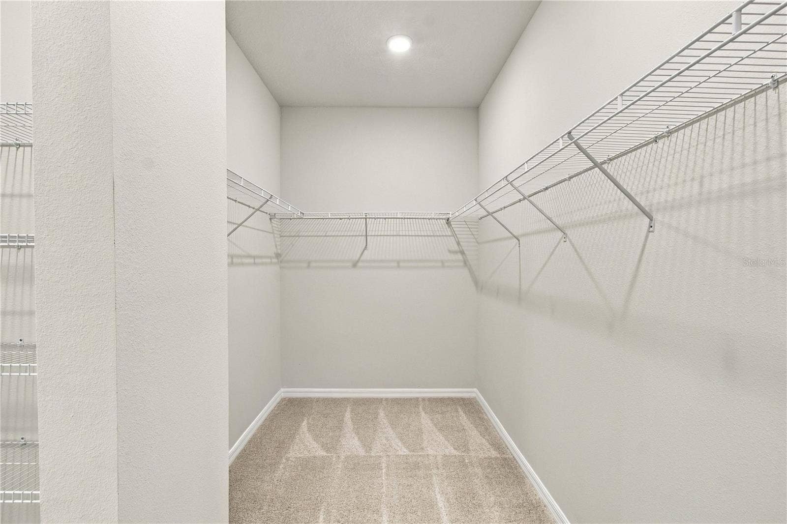5129 CHATTAHOOCHEE BEND, St Cloud, FL 34771 Owner's Closet
