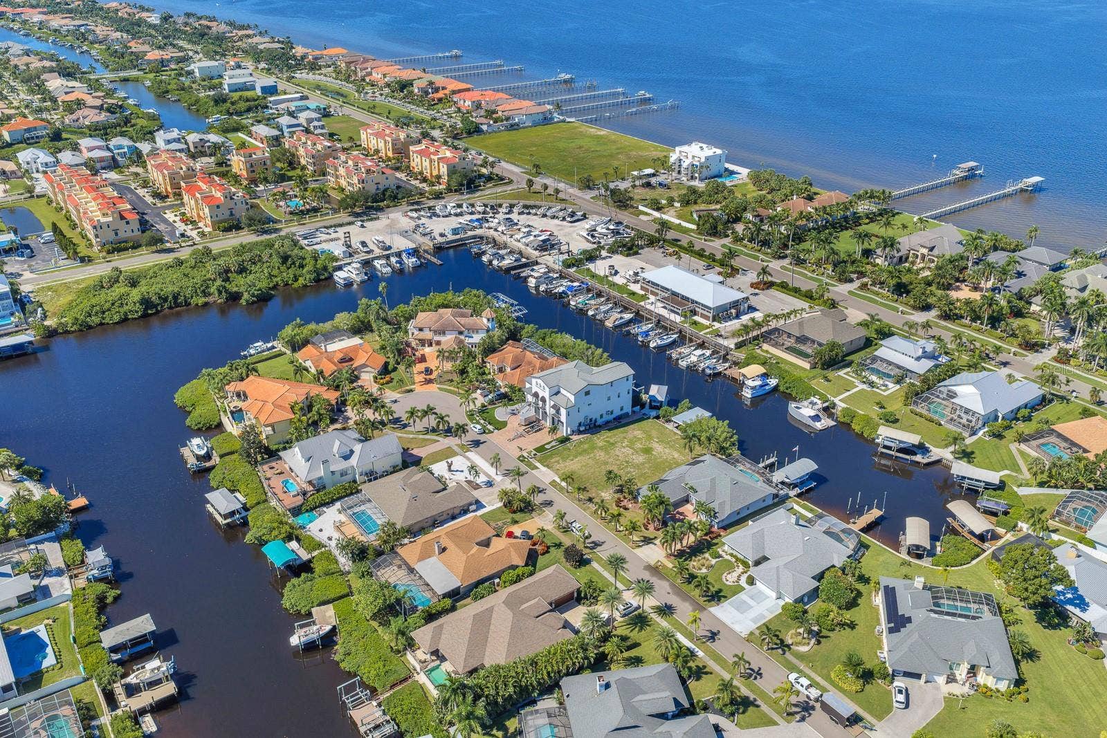 6508 BLACKFIN WAY, Apollo Beach, FL 33572 6508 BLACKFIN WAY, Apollo Beach, FL 33572