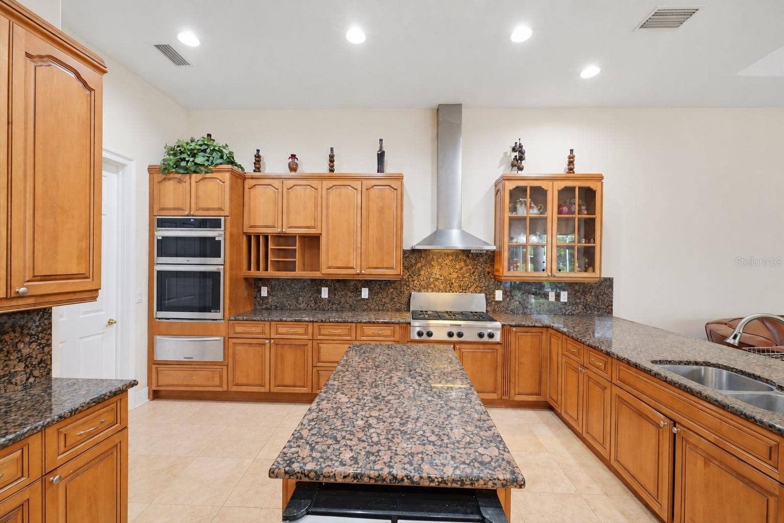 19153 GERACI ROAD, Lutz, FL 33558 19153 GERACI ROAD, Lutz, FL 33558