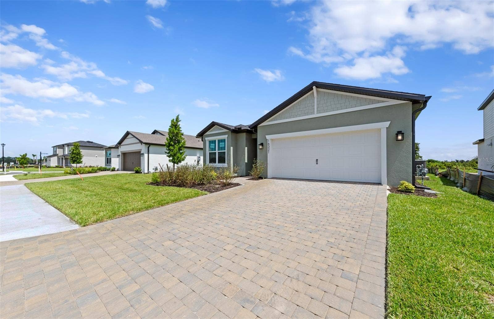 16321 LILLY ELAINE WAY, Bradenton, FL 34212 Come tour this beautiful crestmere!