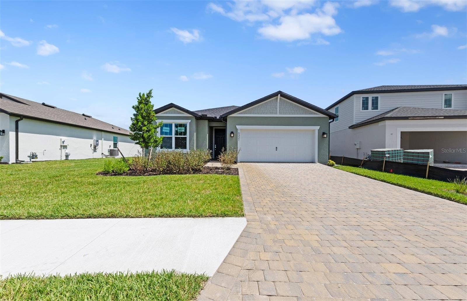 16321 LILLY ELAINE WAY, Bradenton, FL 34212 Come tour this beautiful crestmere!