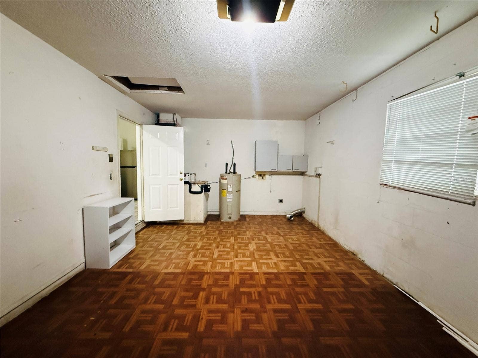 8507 N HYALEAH ROAD, Tampa, FL 33617 8507 N HYALEAH ROAD, Tampa, FL 33617