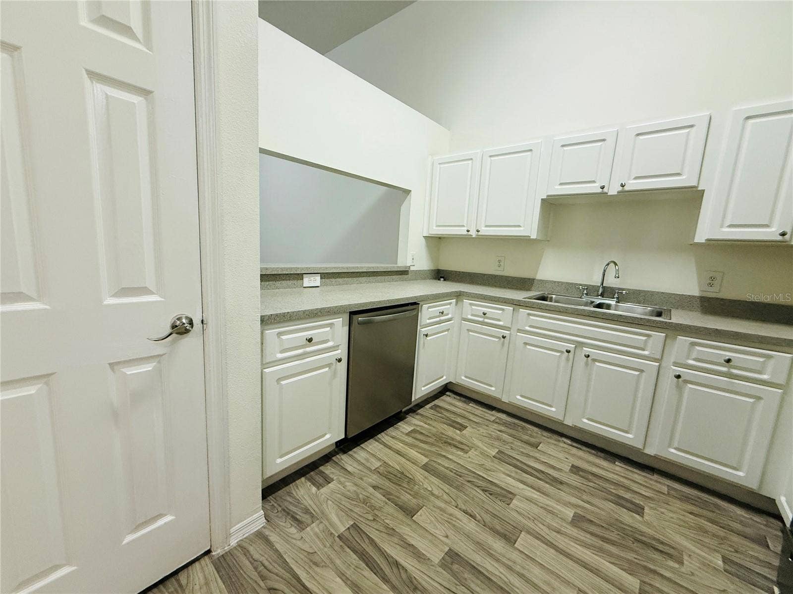 8507 N HYALEAH ROAD, Tampa, FL 33617 8507 N HYALEAH ROAD, Tampa, FL 33617