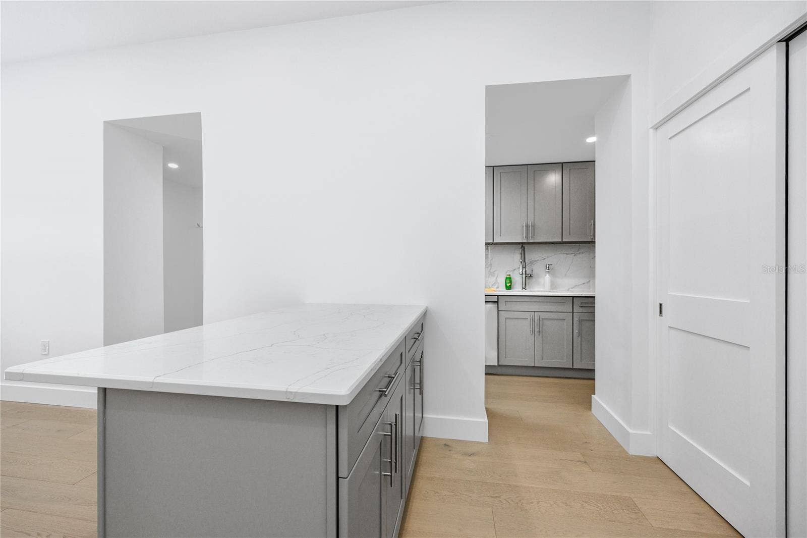 701 MIRROR LAKE DRIVE N, #206, St Petersburg, FL 33701 701 MIRROR LAKE DRIVE N, #206, St Petersburg, FL 33701