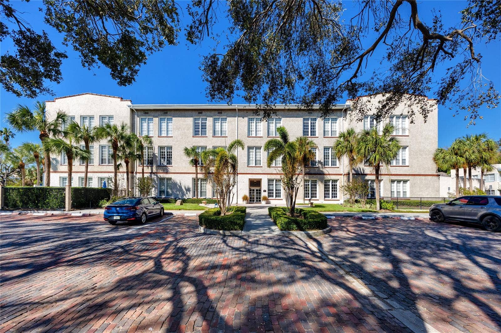 701 MIRROR LAKE DRIVE N, #206, St Petersburg, FL 33701 701 MIRROR LAKE DRIVE N, #206, St Petersburg, FL 33701