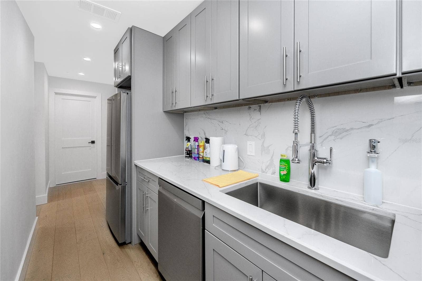 701 MIRROR LAKE DRIVE N, #206, St Petersburg, FL 33701 701 MIRROR LAKE DRIVE N, #206, St Petersburg, FL 33701