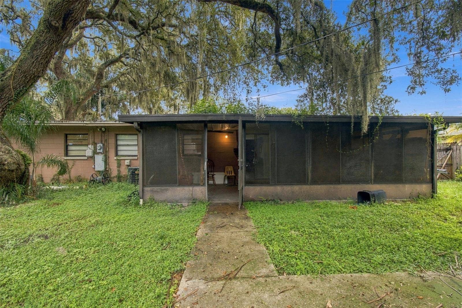 8010 SHARON DRIVE, Tampa, FL 33617