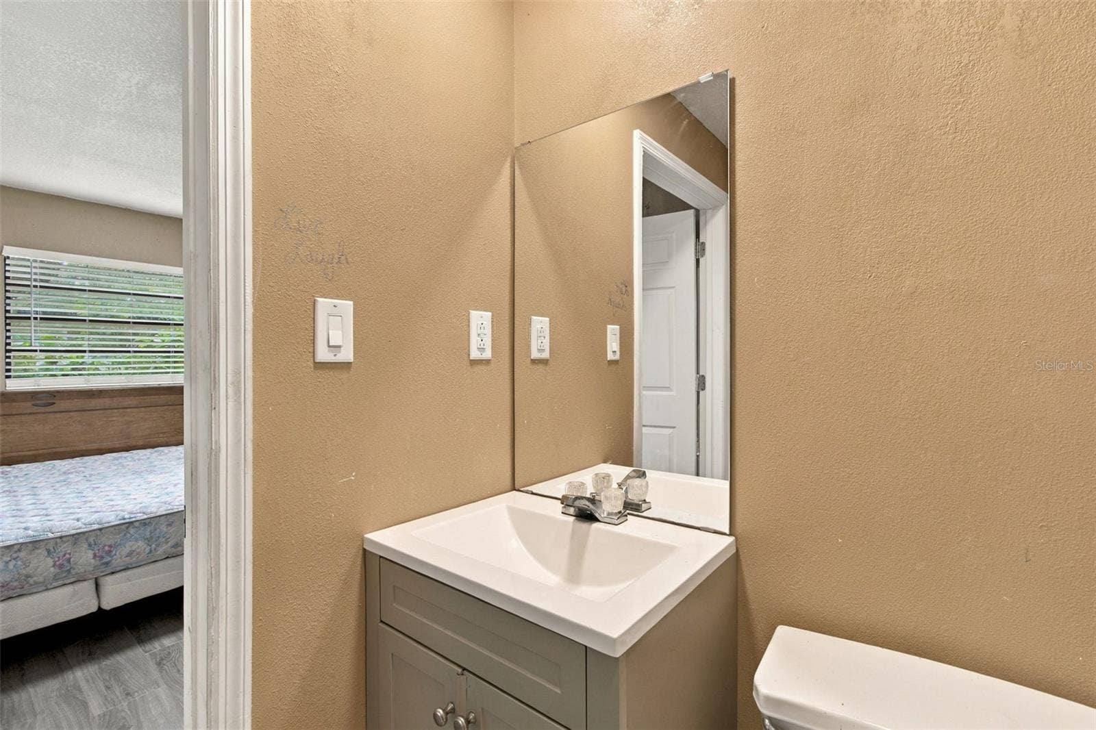 8010 SHARON DRIVE, Tampa, FL 33617