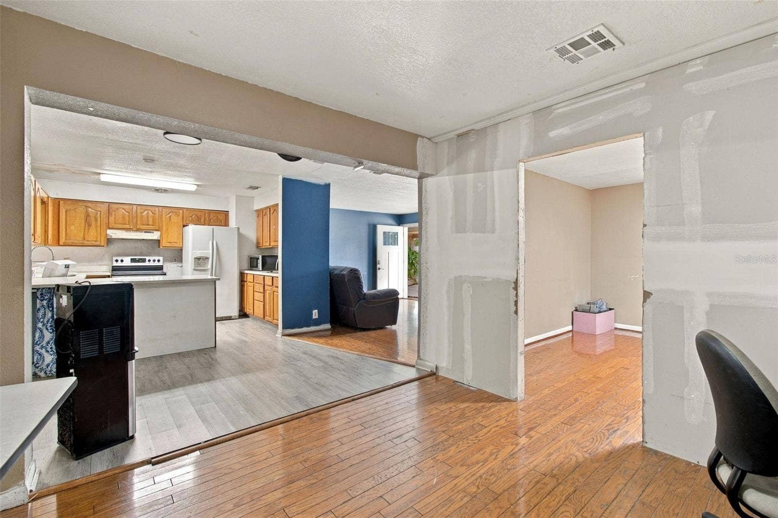 8010 SHARON DRIVE, Tampa, FL 33617