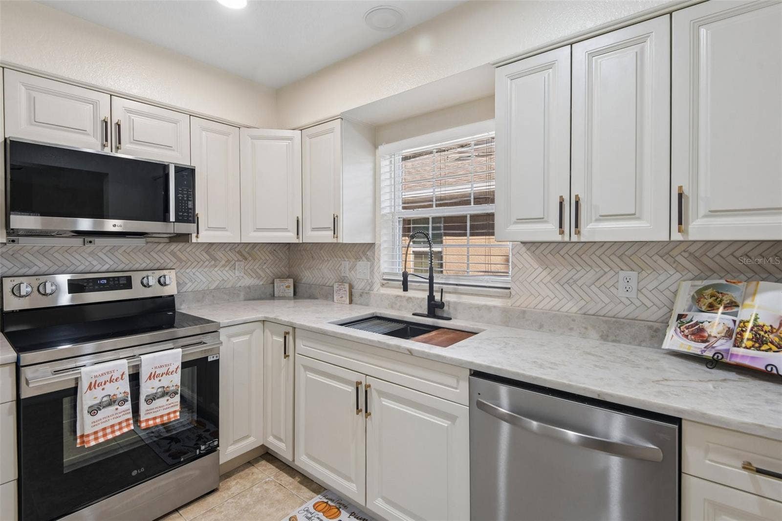 1866 BETTY LANE, Clearwater, FL 33755