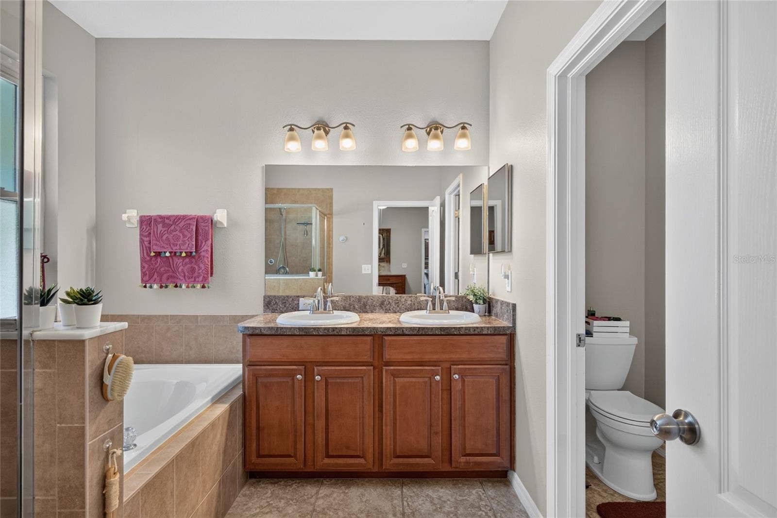 13113 GRAHAM YARDEN DRIVE, Riverview, FL 33579 Primary Bath and Water Closet