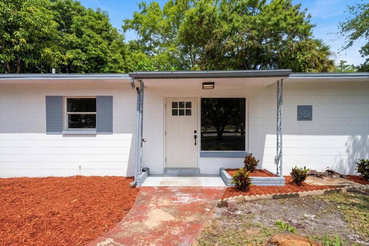 6810 DR MARTIN LUTHER KING JR STREET N, St Petersburg, FL 33702