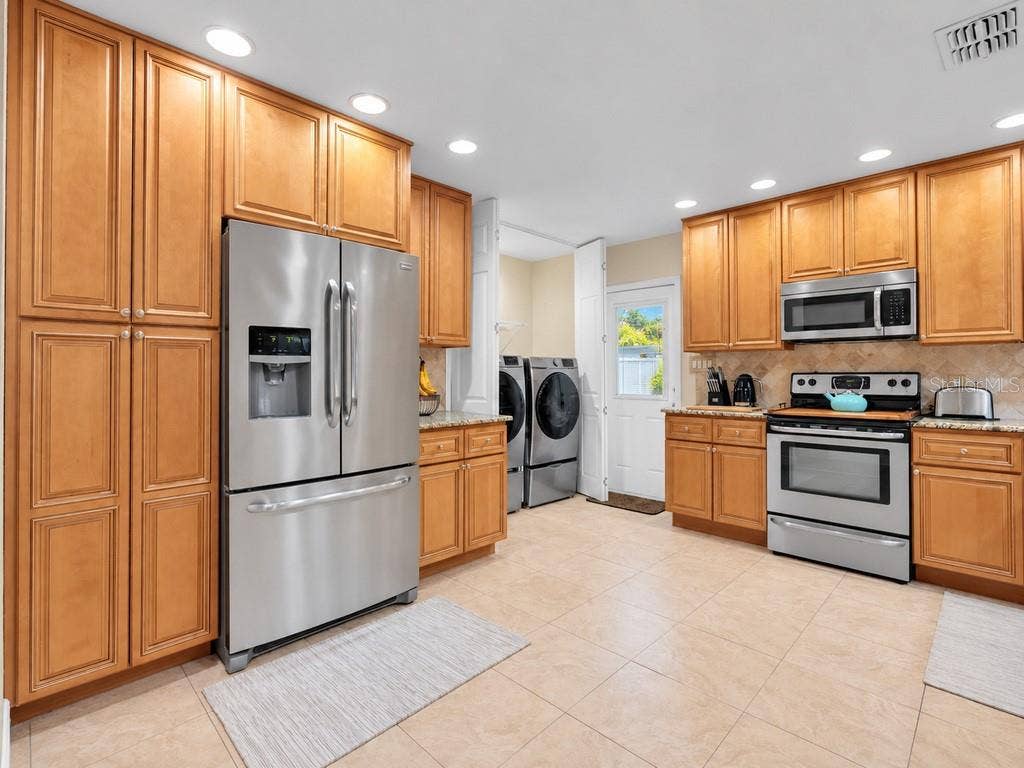 Kitchen & Laundry